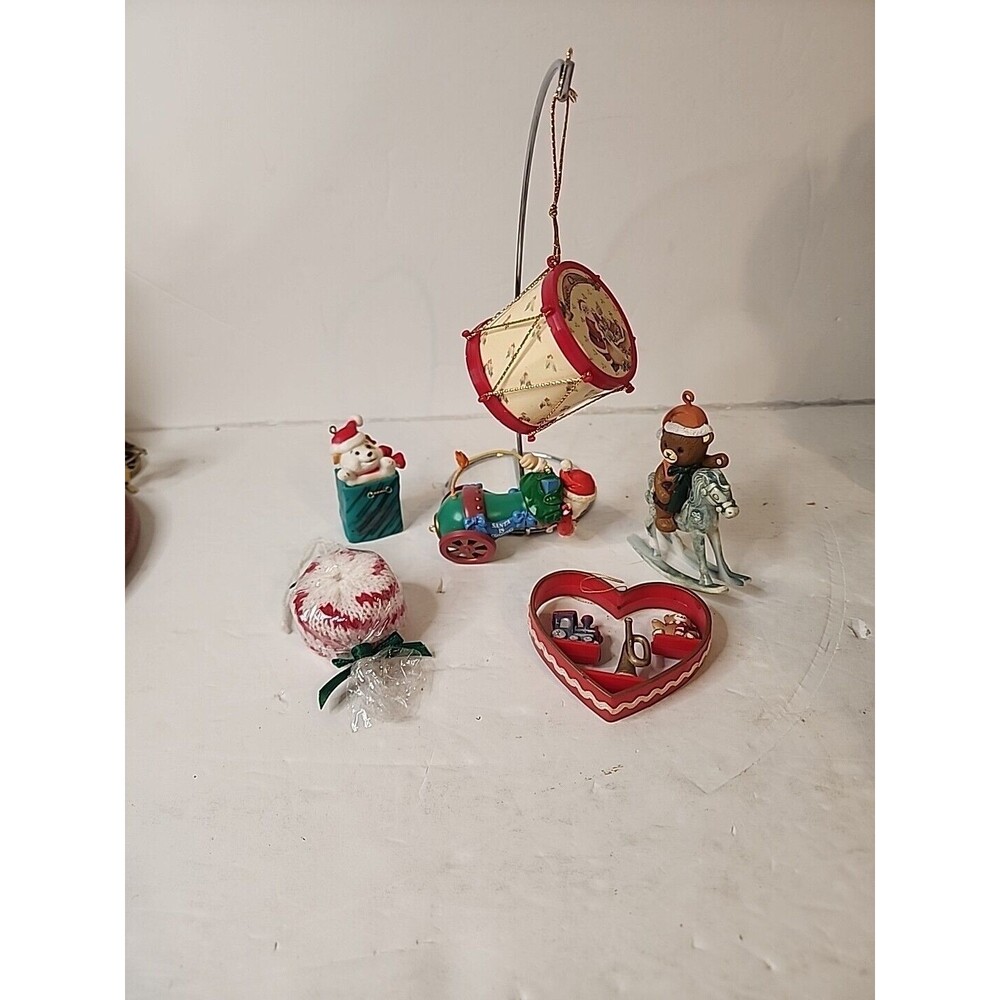 Mixed Lot of 6 Christmas Ornaments Some Vintage